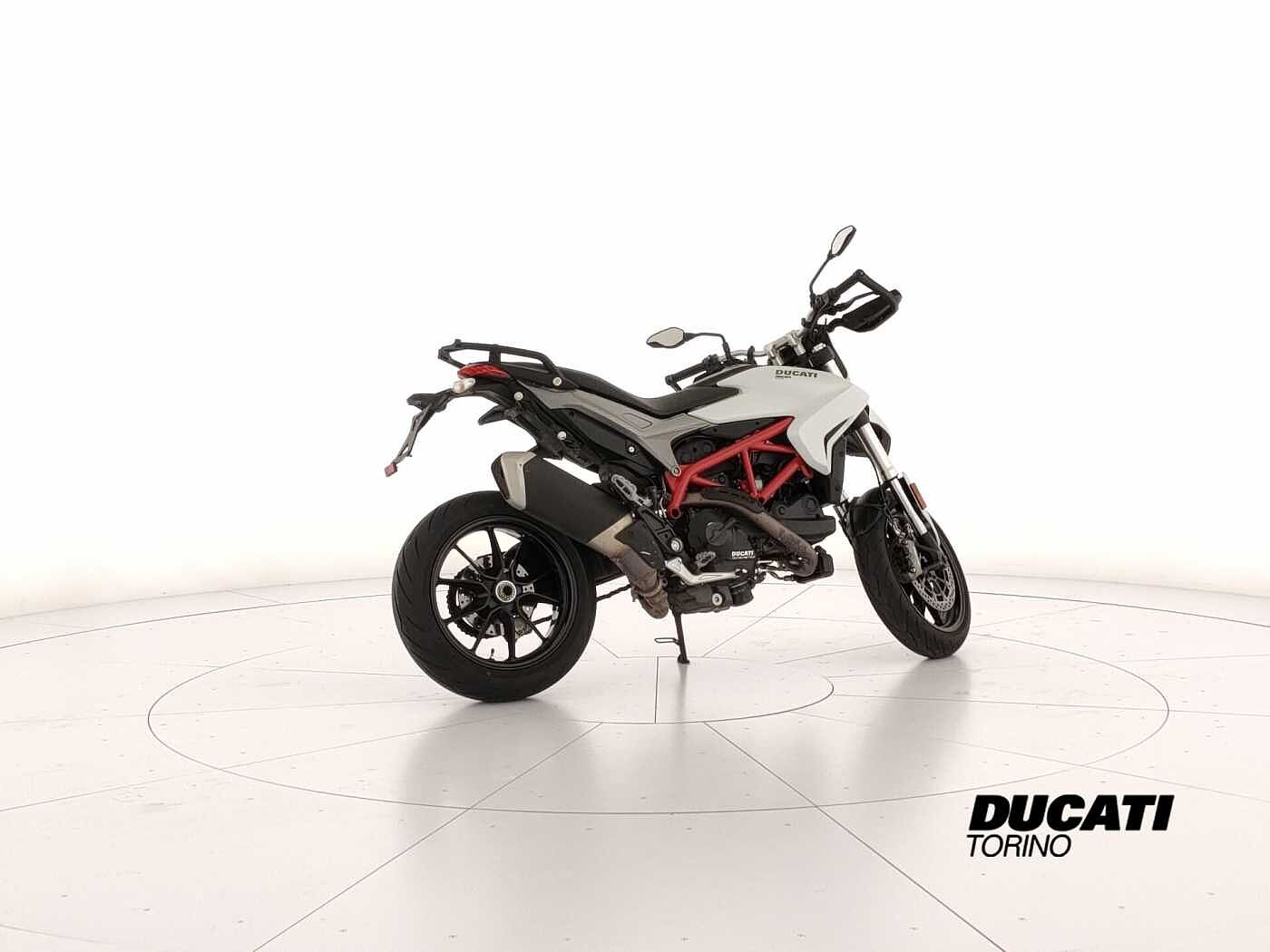 DUCATI hypermotard 939 