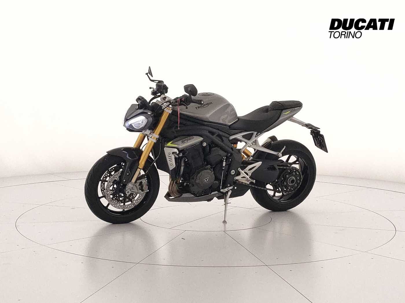 TRIUMPH SPEED TRIPLE 1200 RS 