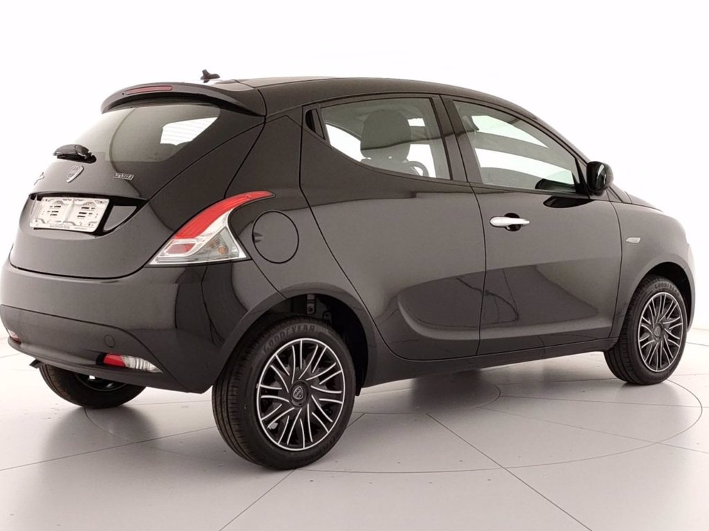 LANCIA Ypsilon Elettrica/benzina km0 Di Viesto Concessionaria