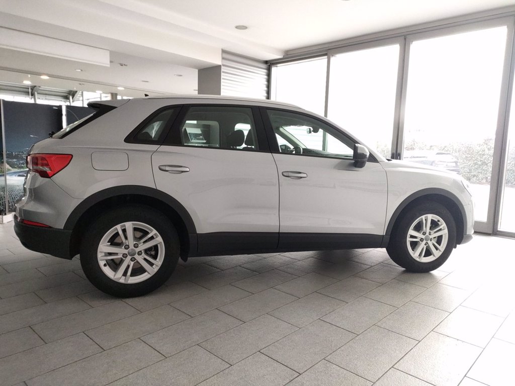 AUDI Q3 35 2.0 tdi business s-tronic