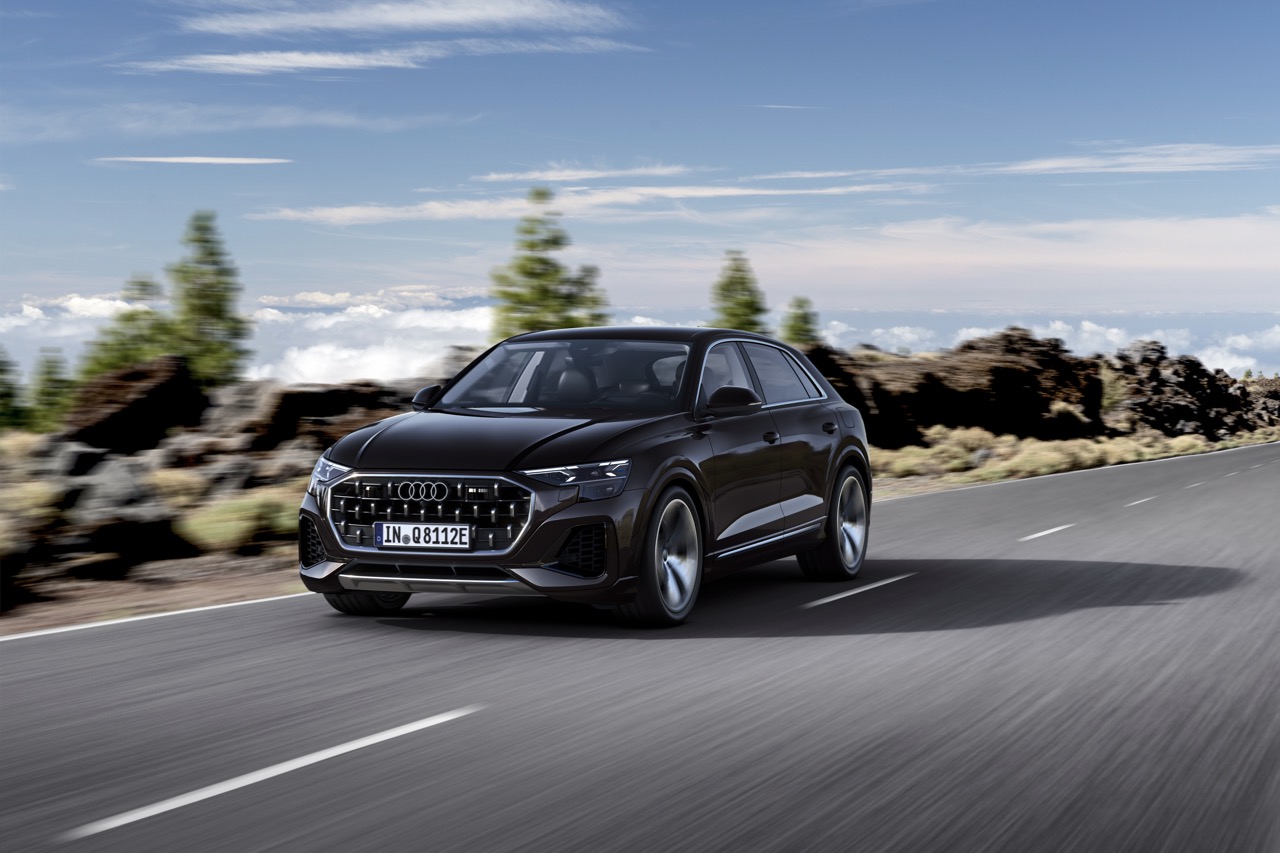 Audi Q8 Road View